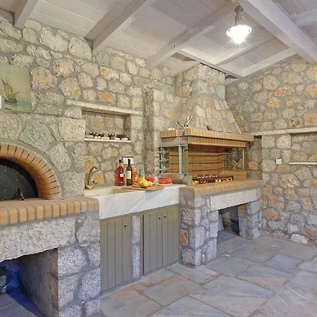Leda Villa